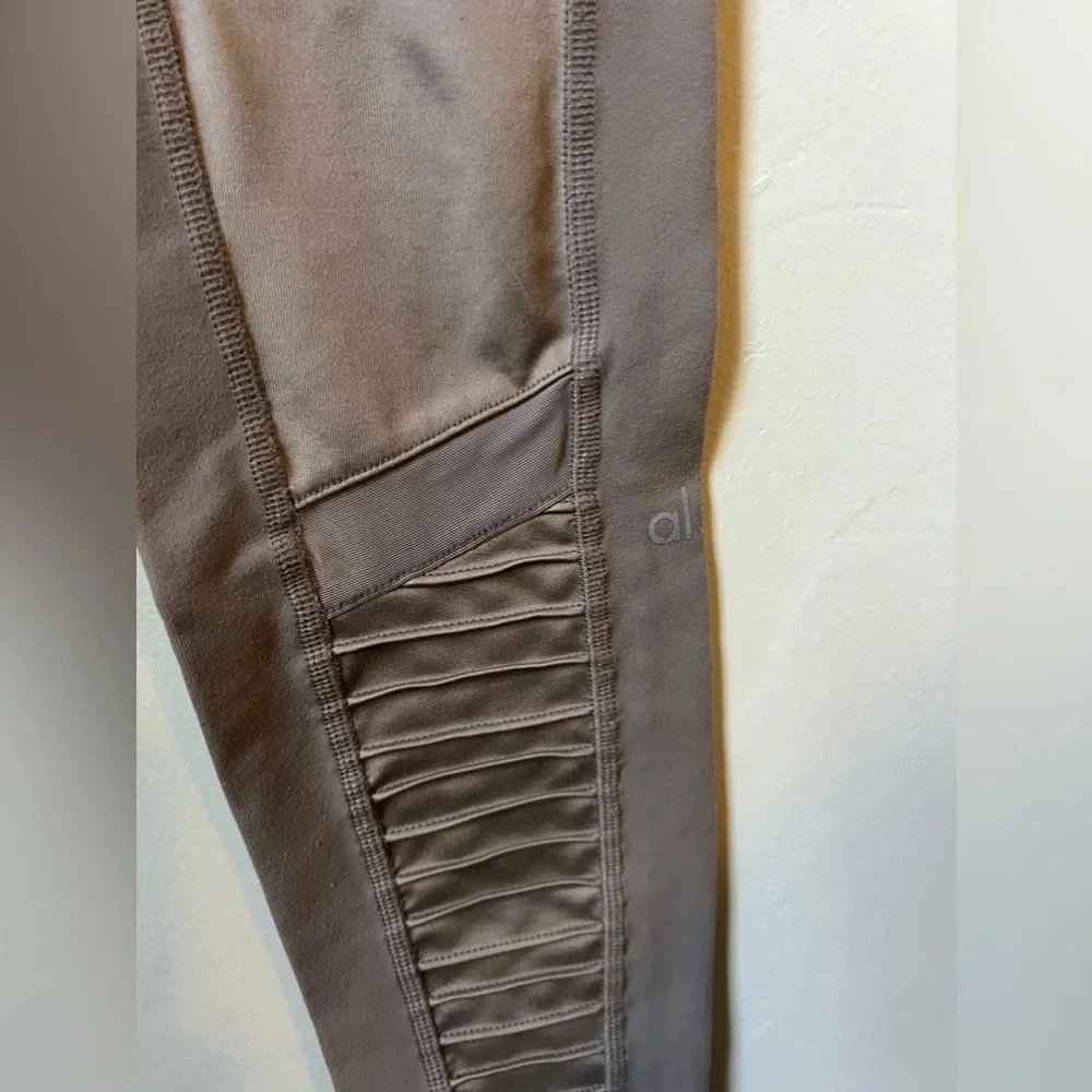 Alo high Waist Moto Leggings, size small
